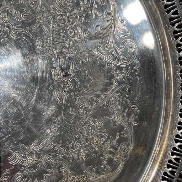 Vintage WM Rogers Silver Plated Round Ornate Serving Platter / 12 3/8" / 160 - Picture 2 of 4